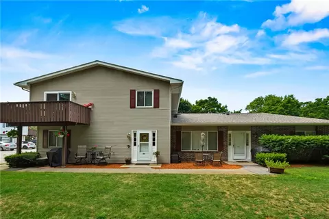 332 Chatham Cir, Warwick, RI 02886