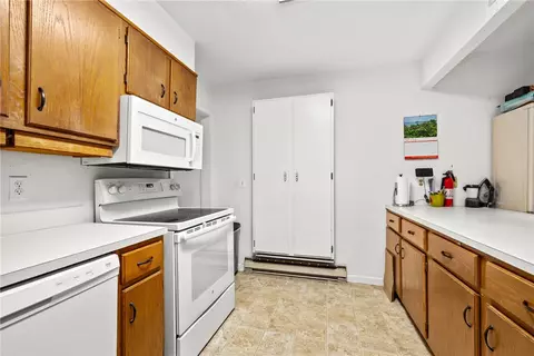 Kitchen - 332 Chatham Cir, Warwick, RI 02886 photo 2 of 3