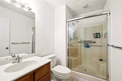 Bath - 332 Chatham Cir, Warwick, RI 02886 photo 1 of 2
