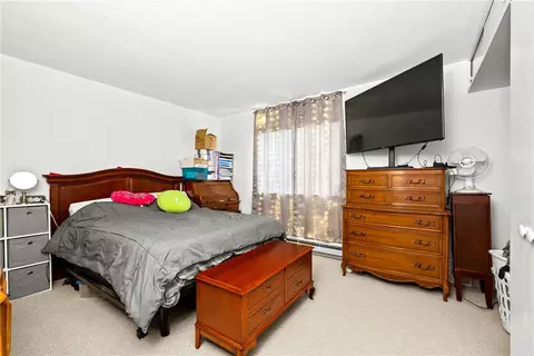 Bedroom - 332 Chatham Cir, Warwick, RI 02886 photo 2 of 3