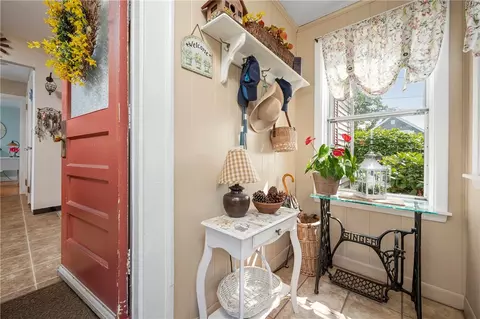 Entry Way - 280 Nursery Ave, Woonsocket, RI 02895 photo 1 of 2