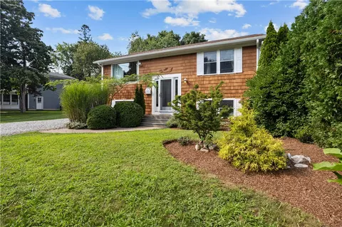 12 6th St, Barrington, RI 02806