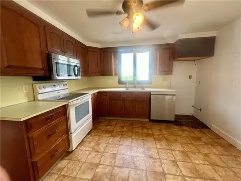 Kitchen - 78 Natick Ave, Warwick, RI 02886 photo 3 of 3