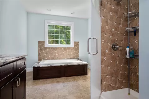 Bath - 62 Gauthier Dr, Woonsocket, RI 02895 photo 2 of 5