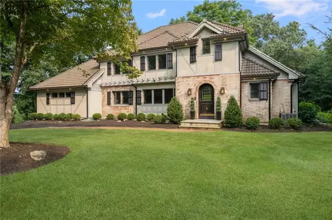 6 Mara Ln, North Smithfield, RI 02896