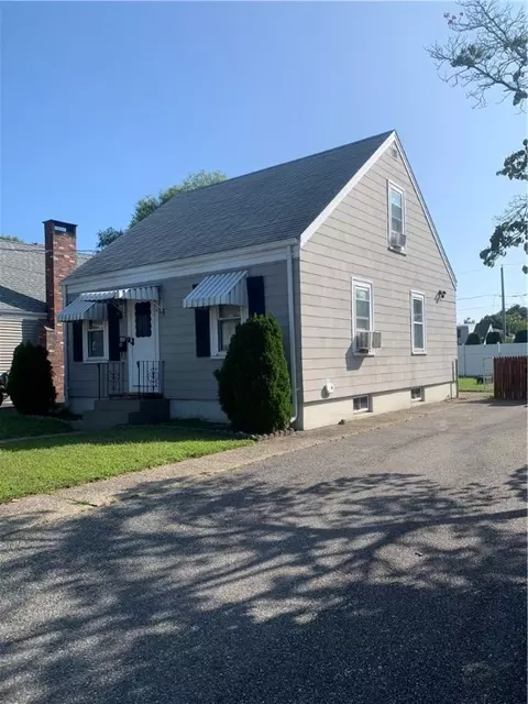 121 Blackburn St, Pawtucket, RI 02861