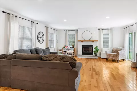 8 Sixth St, Warren, RI 02885 photo 8