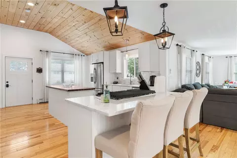 8 Sixth St, Warren, RI 02885 photo 7