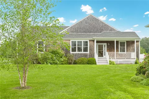 89 Osprey Ct, Middletown, RI 02842