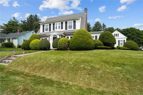 81 Overhill Rd, East Greenwich, RI 02818