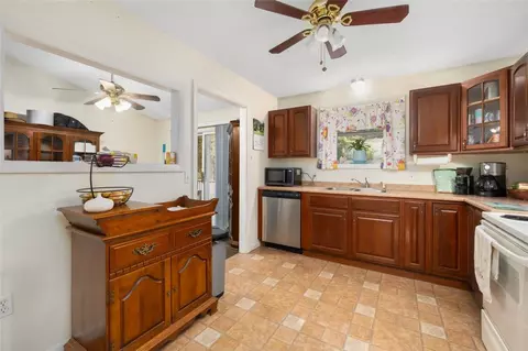 Kitchen - 17 Old Kenyon Rd, Richmond, RI 02832 photo 2 of 3