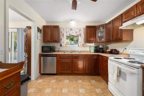 Kitchen - 17 Old Kenyon Rd, Richmond, RI 02832 photo 1 of 3