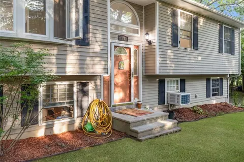 Exterior - 17 Old Kenyon Rd, Richmond, RI 02832 photo 2 of 14