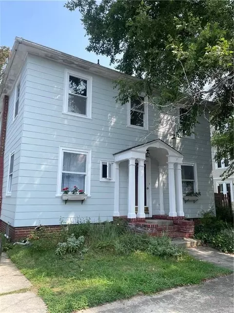 111 Rutherglen Ave, Providence, RI 02907