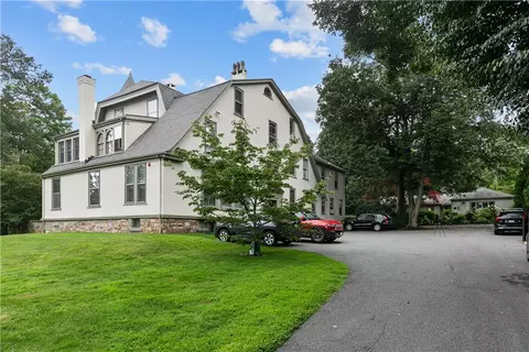 397 Gibbs Ave #4, Newport, RI 02840