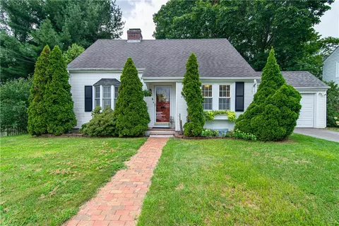 9 Harris St, East Providence, RI 02915