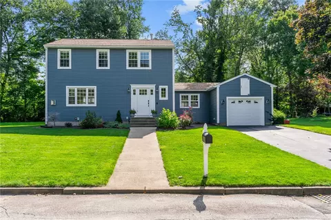 9 Morningside Ct, Cranston, RI 02921