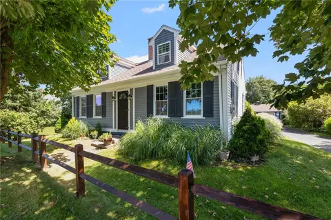 449 Sconticut Neck Rd, Fairhaven, MA 02719