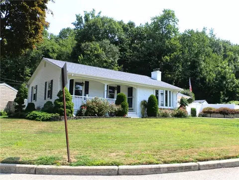 105 Brayton Ave, Cranston, RI 02920