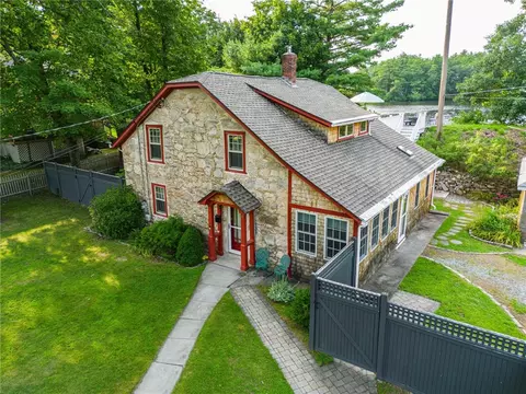 18 Stillwater Rd, Smithfield, RI 02917
