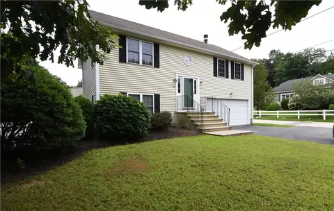 21 Breakneck Hill Rd, Lincoln, RI 02865