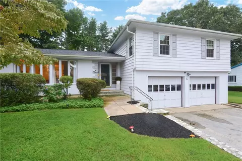 4 Valley View Dr, Johnston, RI 02919
