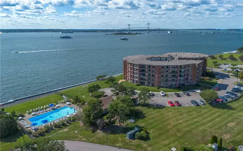 1211 Capella St, Newport, RI 02840