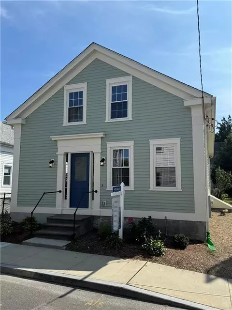 36 Congregational St, Bristol, RI 02809