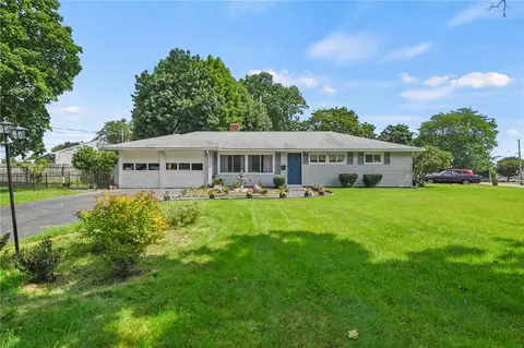 54 Riley Dr, Riverside, RI 02915