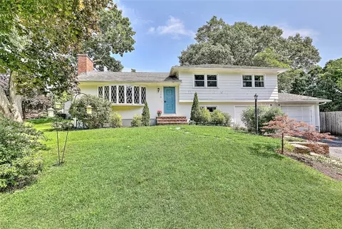 116 Sweetbriar Dr, Cranston, RI 02920