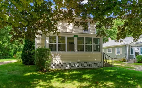 111 Main St, North Smithfield, RI 02896