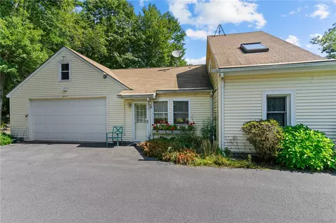 107 Main St, North Smithfield, RI 02896