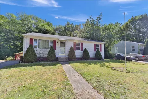 27 Douglas Cir, Smithfield, RI 02828