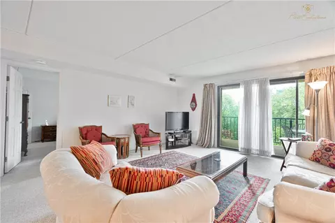 650 E Greenwich Ave #6-404, West Warwick, RI 02893