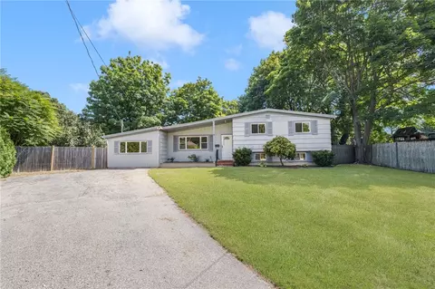 6 Shamrock Dr, Warwick, RI 02886