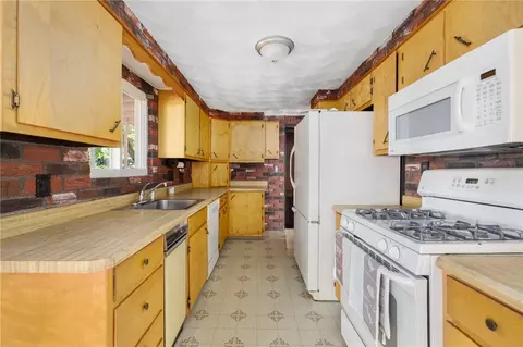 6 Shamrock Dr, Warwick, RI 02886 photo 12