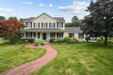 4 Narragansett Dr, North Smithfield, RI 02896
