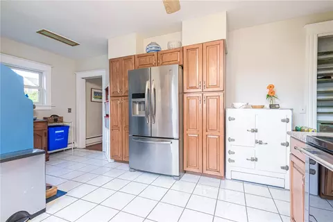 Kitchen - 22 Park Ave, Westerly, RI 02891 photo 4 of 5
