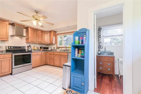 Entry Way - 22 Park Ave, Westerly, RI 02891 photo 4 of 6