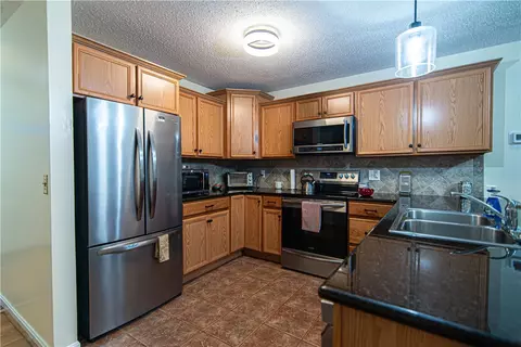 4 Smithfield Rd #17, North Providence, RI 02904