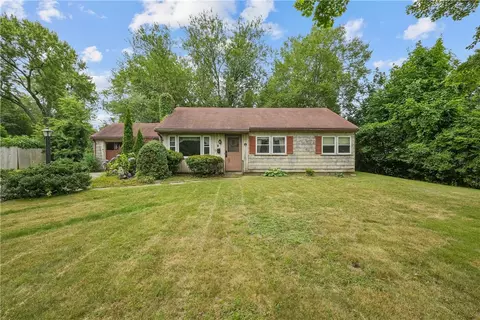 8 Rosedale Ave, Barrington, RI 02806