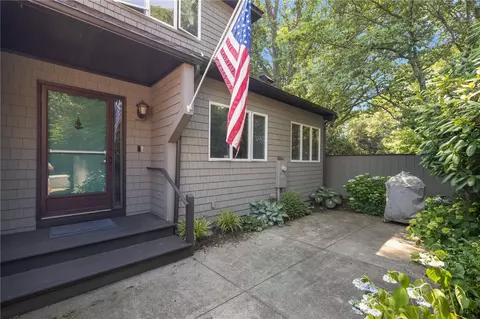 219 Seabreeze Dr, North Kingstown, RI 02852