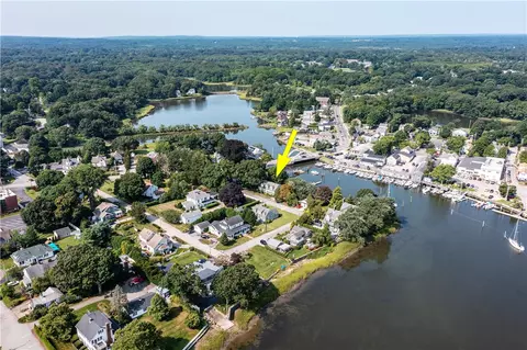 20 Oakland Ave, North Kingstown, RI 02852