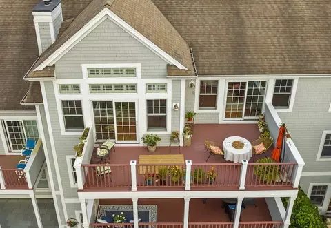 93 Topsail Dr, Tiverton, RI 02878