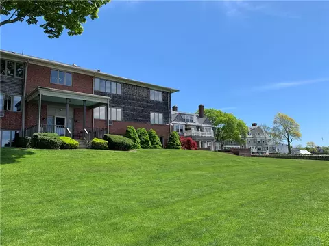 221 Hope St #10, Bristol, RI 02809