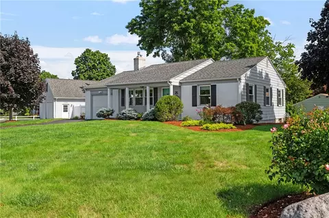 25 Sleepy Hollow Dr, Cumberland, RI 02864
