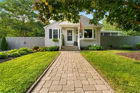 5 Kathryn St, Cumberland, RI 02864