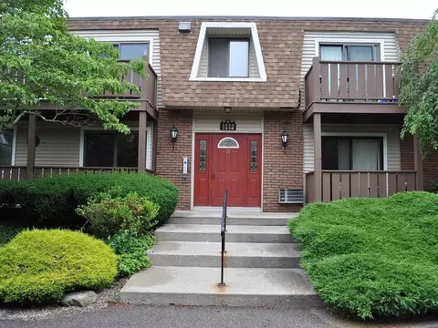 27 School St #2, Westerly, RI 02891