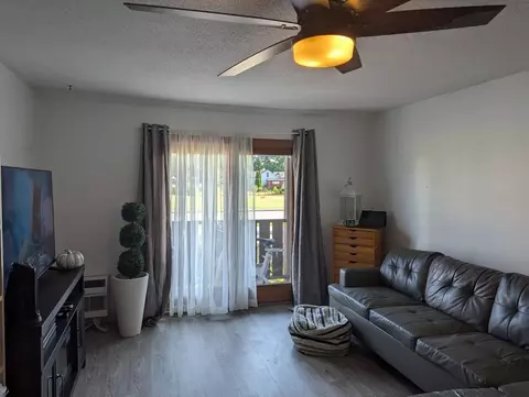 27 School St #2, Westerly, RI 02891 photo 4