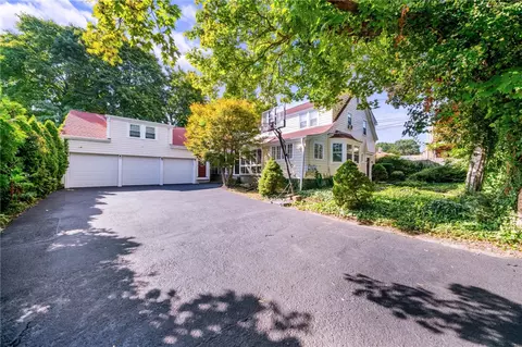 22 Raritan Ave, Providence, RI 02909